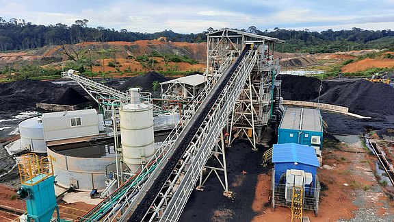 Effiziente Kohleaufbereitung in Indonesien: modulare allmineral Anlage mit Betrieb und Wartung zur Steigerung der Anlagenverfügbarkeit